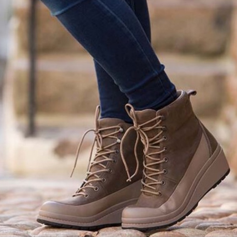 Muck Boots | Liberty Wedge Ankle Boots